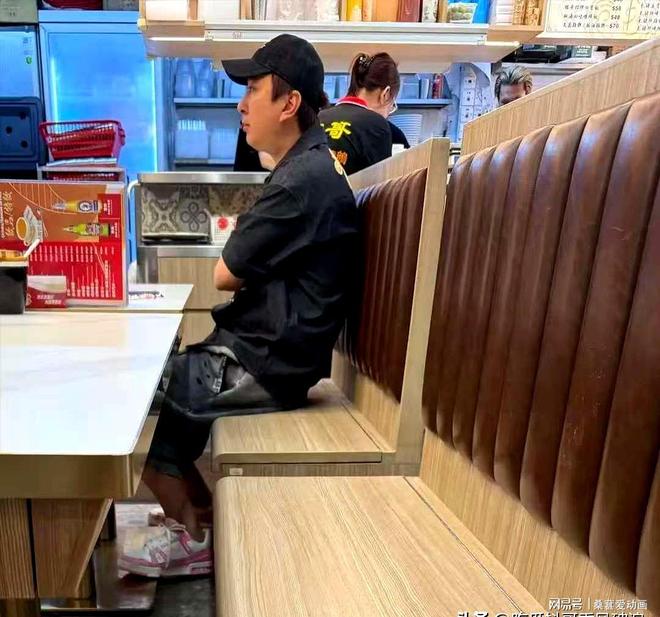 18luck新利王思聪上海豪宅难寻买家内部装修传上彀女性气味仍很重！(图5)